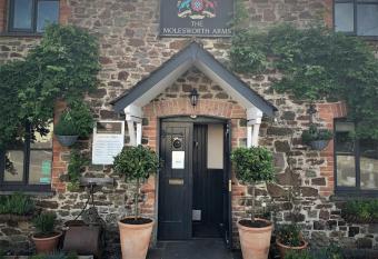 Molesworth Arms Pyworthy allows 18 year olds to book a room