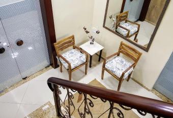 Hotel Orleans allows 18 year olds to book a room