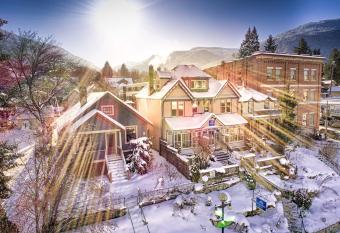 Cloudside Hotel has Balcony rooms