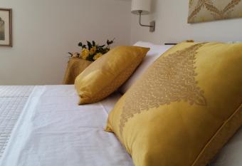 L Insolita Reggia has Balcony rooms