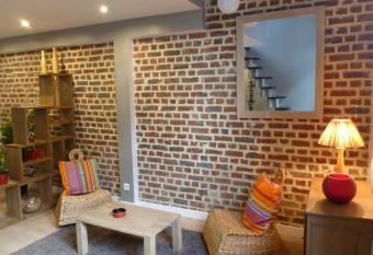 sp  culoos et chicor  e allows 18 year olds to book a room