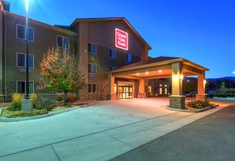 Grand Vista Hotel Parachute allows 18 year olds to book a room