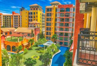 Venetian Resort Pattaya has Balcony rooms