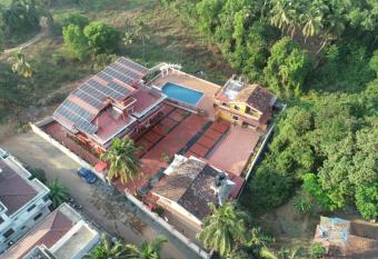 Cliff Heaven has Balcony rooms