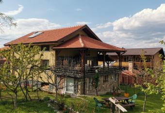 Danailovi Guest House has Balcony rooms