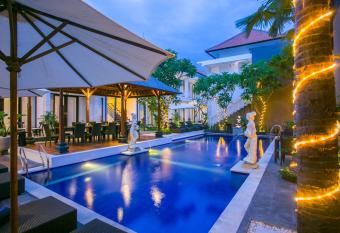 The Diana Suite has Balcony rooms