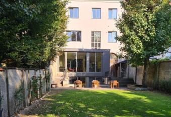 Maison Willem Tell has Balcony rooms