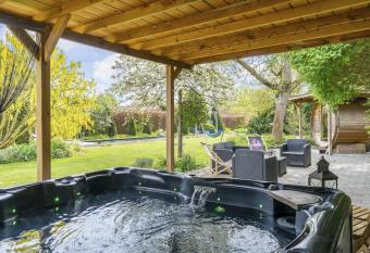 Maas&Mechelen B&B Massage & Wellness has Balcony rooms