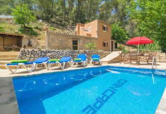 Can Capet has Balcony rooms