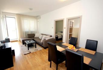 Apartments Dra  kovi   Miri  ta has Balcony rooms