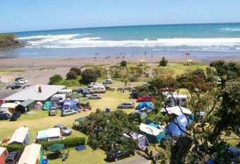 Opunake Beach Kiwi Holiday Park has Balcony rooms