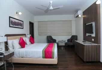 Meraden La Oasis allows 18 year olds to book a room