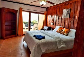 Loma Tranquila has Balcony rooms