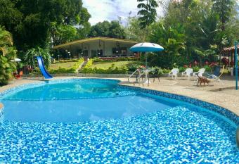 El Jard  n de los Colibr  es - Pereira, Risaralda has Balcony rooms