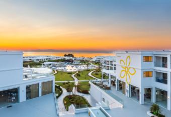Sentido Asterias Beach Resort allows 18 year olds to book a room