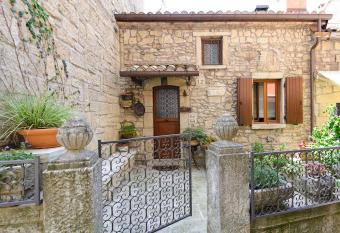 B&B Balsimelli12 has Balcony rooms