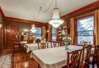 Clonmel Castle has Balcony rooms