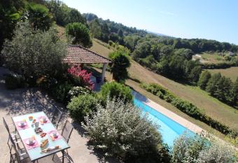 Le Vallon de Saint Andr   has Balcony rooms