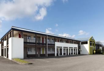 B&B HOTEL Quimper Nord Douarnenez has Smoking rooms