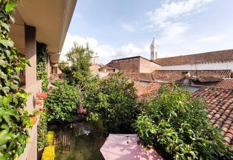 Hotel Casa Merced has Balcony rooms