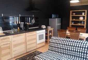 Apt 5 du Temple HyperCentre & Parking allows 18 year olds to book a room