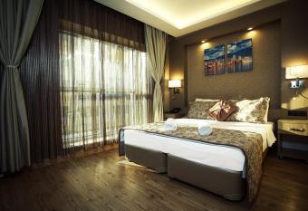 Hotel Iz allows 18 year olds to book a room