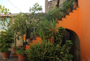 La Scaletta allows 18 year olds to book a room