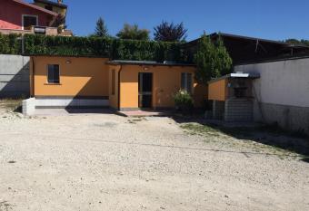 casetta dell Alpino has Smoking/Balcony rooms