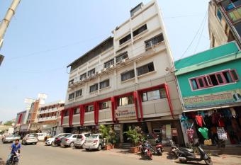 Hotel Gurukripa has Smoking rooms