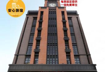 MINI HOTELS (Feng Jia Branch) allows 18 year olds to book a room