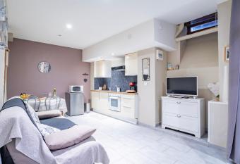 Gite Le Caveau S  lestat - 30min EuropaPark allows 18 year olds to book a room