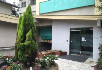 Hotel Jardin de Fleurs (Adult Only) allows 18 year olds to book a room