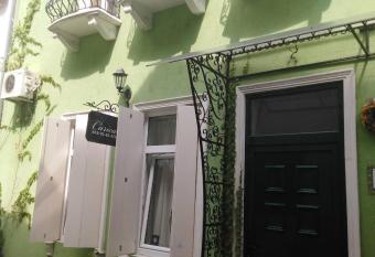 Apartments Carica has rooms with a private hot tub