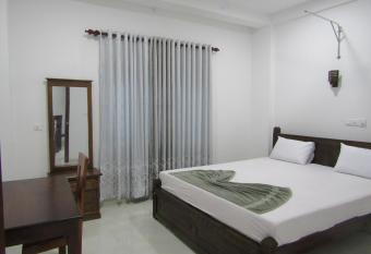 NEW SEA LION Guest House has Balcony rooms