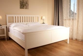 Sabines Apartments Ferienwohnungen allows 18 year olds to book a room