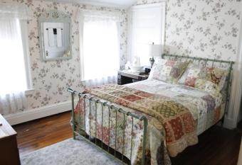 Coolidge Corner Guest House allows 18 year olds to book a room