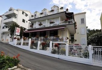 Hotel Haus Am Meer cavtat has Balcony rooms