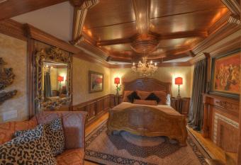 The Victoria Bed & Breakfast has Balcony rooms