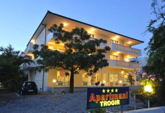 Apartmani Trogir has Balcony rooms