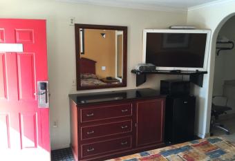 Regency Inn and Suites has Smoking rooms