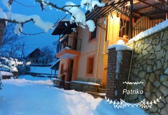 Patriko has Balcony rooms