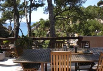 Villa Calanques has Balcony rooms