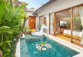 Aksari Villa Seminyak by Ini Vie Hospitality has rooms with a private hot tub