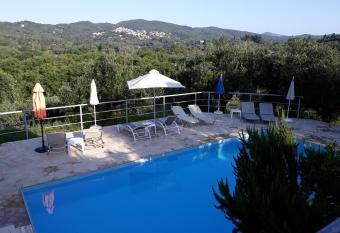 Holiday Home Matth  us am Corfutrail, ruhige Lage in Olivenhain allows 18 year olds to book a room