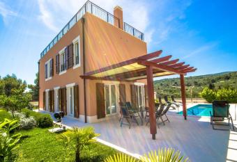 Villa Hana has Balcony rooms