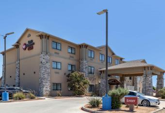 Best Western Plus Big Lake Inn allows 18 year olds to book a room