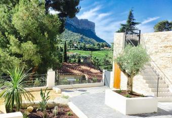 Villa l Ic  ne has Balcony rooms