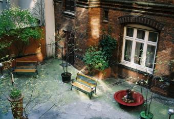 Die Fabrik - Hostel allows 18 year olds to book a room