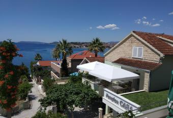 Pansion Casa has Balcony rooms