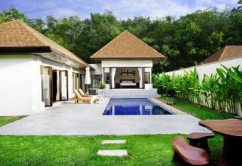 Villa Lombok by Holiplanet has rooms with a private hot tub
